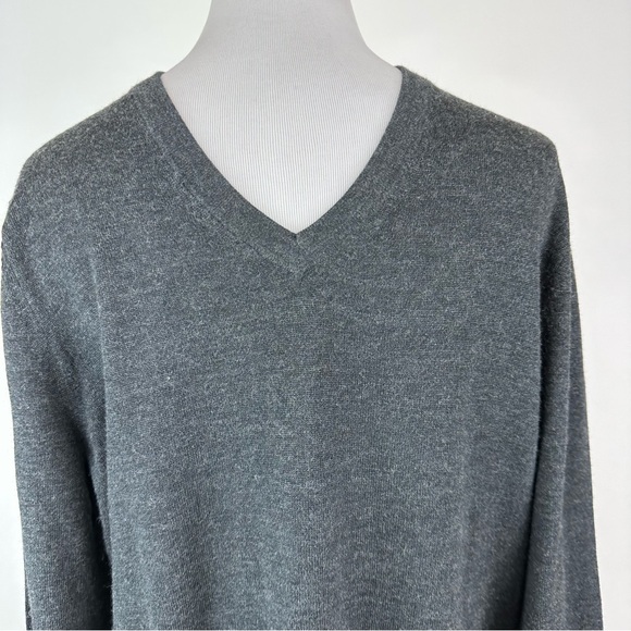 Banana Republic Extra Fine Merino Wool V Neck Sweater Size Large - Picture 2 of 5